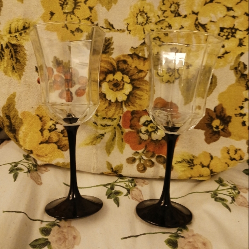 Luminarc French black and clear Octagon wine glasses set of 2